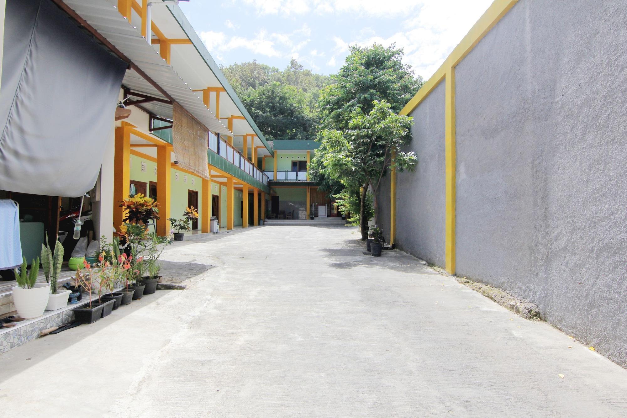 Losmen Alden Kretek Exterior foto